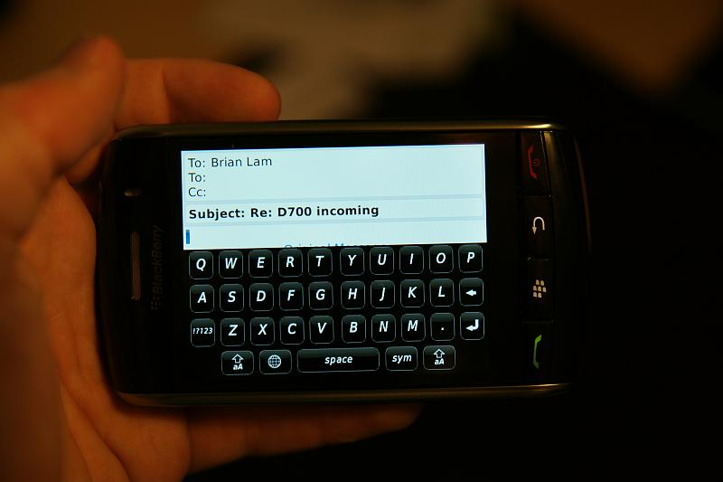 Illustration for article titled BlackBerry Storm Review (Verdict: Not Quite a Perfect Storm)